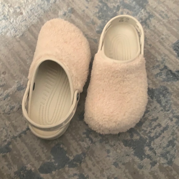 crocs classic fuzz mania clogs in cream
